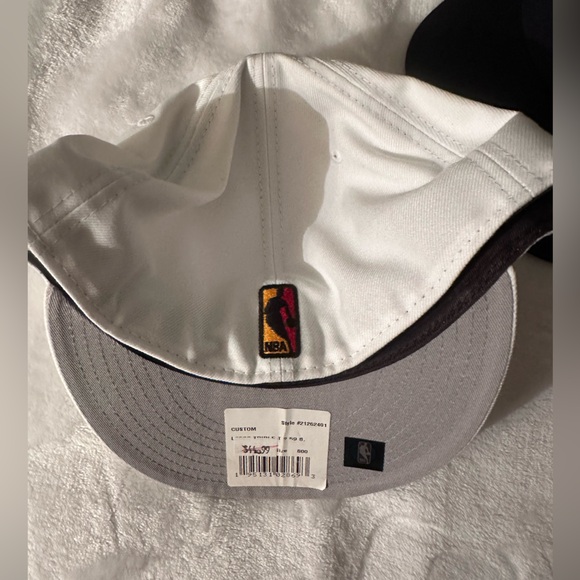 Bundle of 2 New Miami Heat hats. - Picture 3 of 4